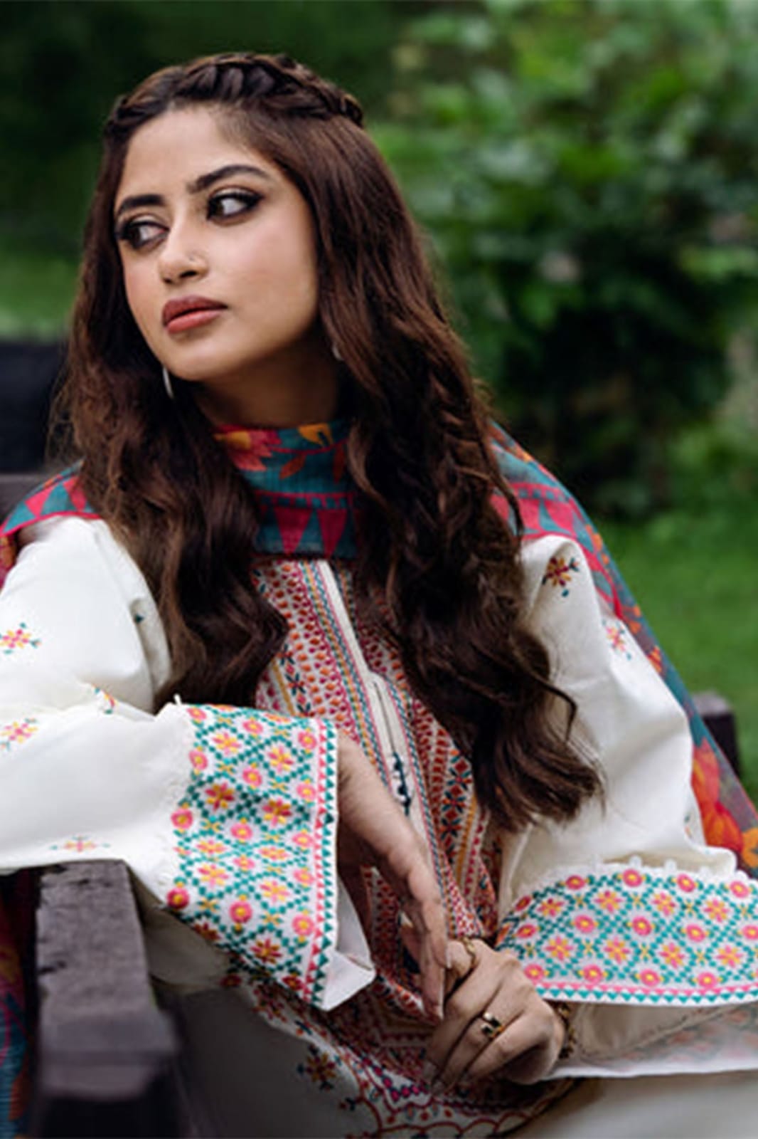 Luxury Embroidered 3-Pcs Suit