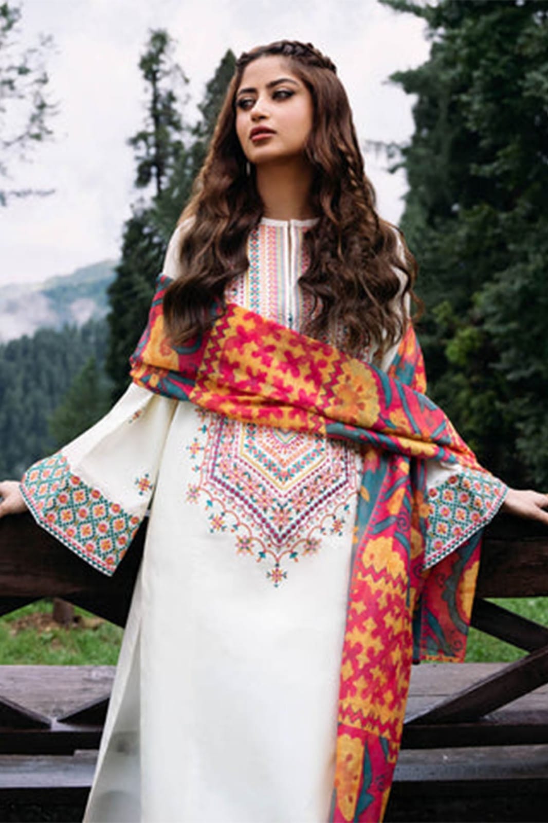 Luxury Embroidered 3-Pcs Suit