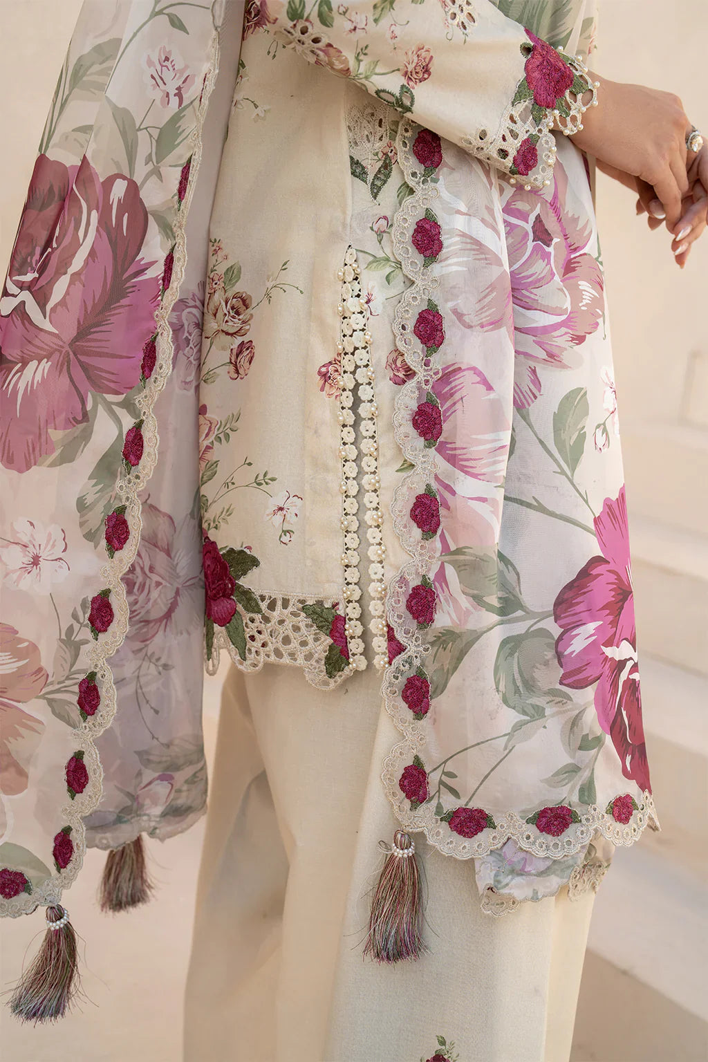 IZNIK Embroidered Lawn 3 Pcs Suit