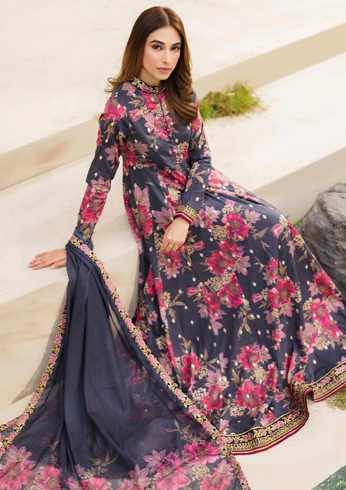 IZNIK Heavy Embroidered 3-Pc Suit