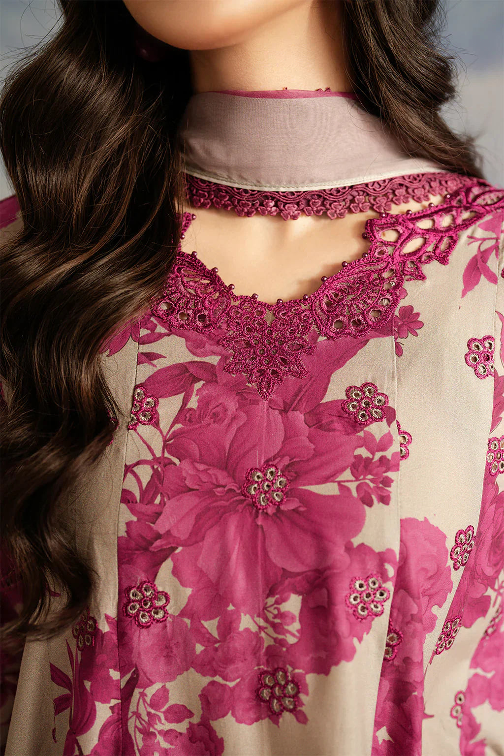 IZNIK Heavy Embroidered 3-Pc Suit