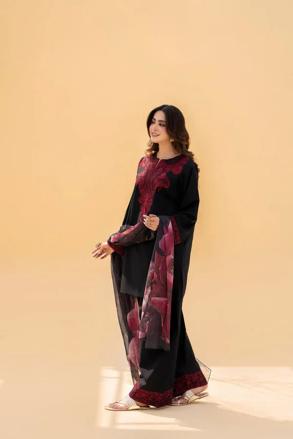 𝐌𝐀𝐇𝐈-𝐍𝐎𝐎𝐑 Embroidered Ready To Wear 2-Pc