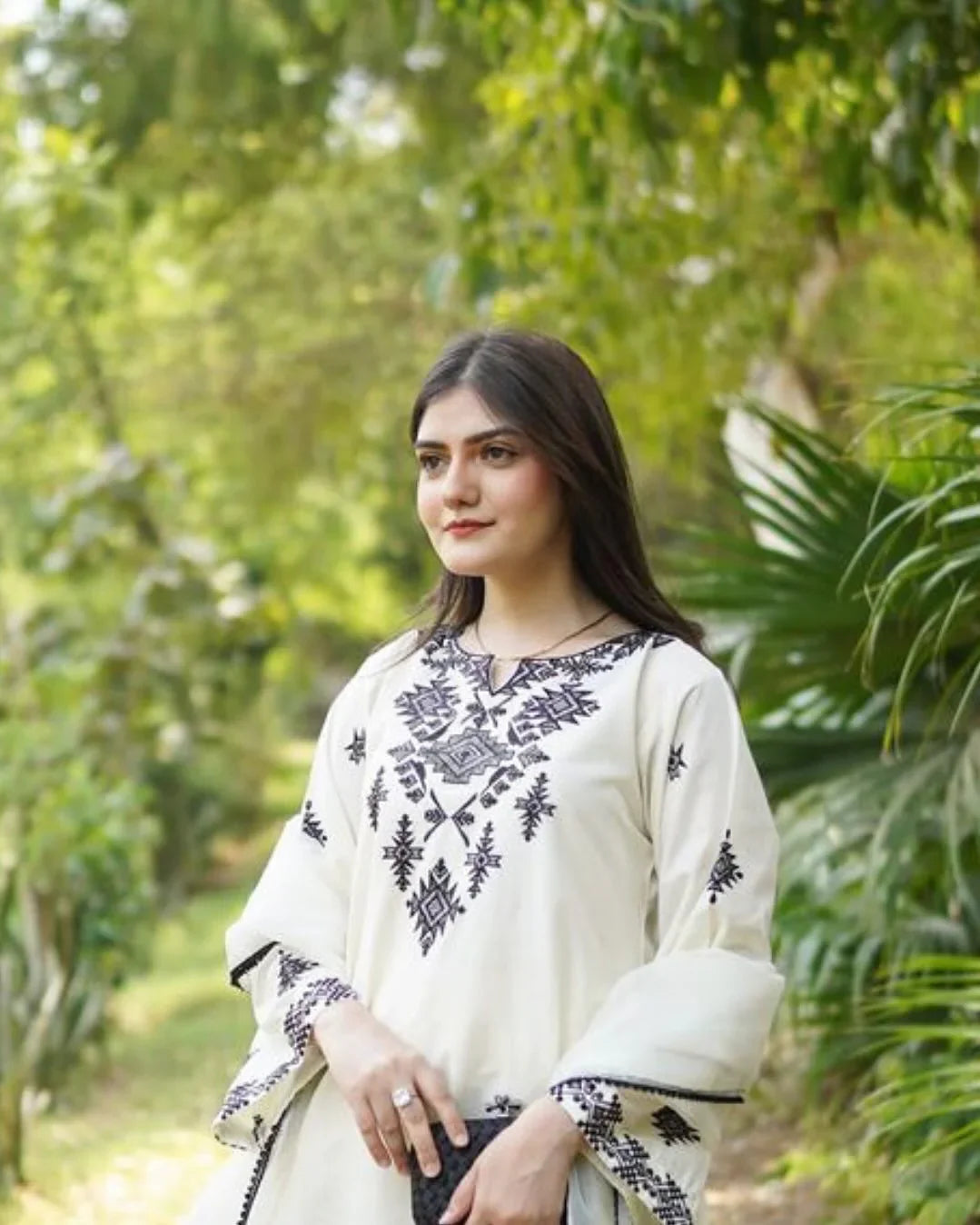 JUNA Premium Lawn Embroidered 3-Pcs