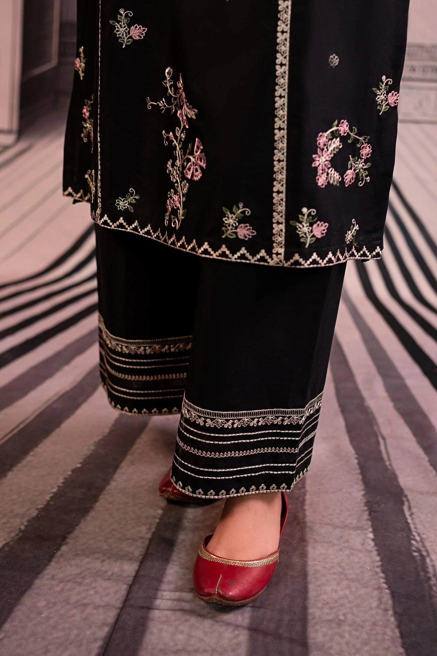 URGE Luxury Embroidered Dhanak 2-Pc Suit