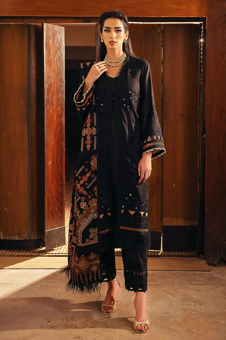 Luxury Embroidered 3-Pcs Suit