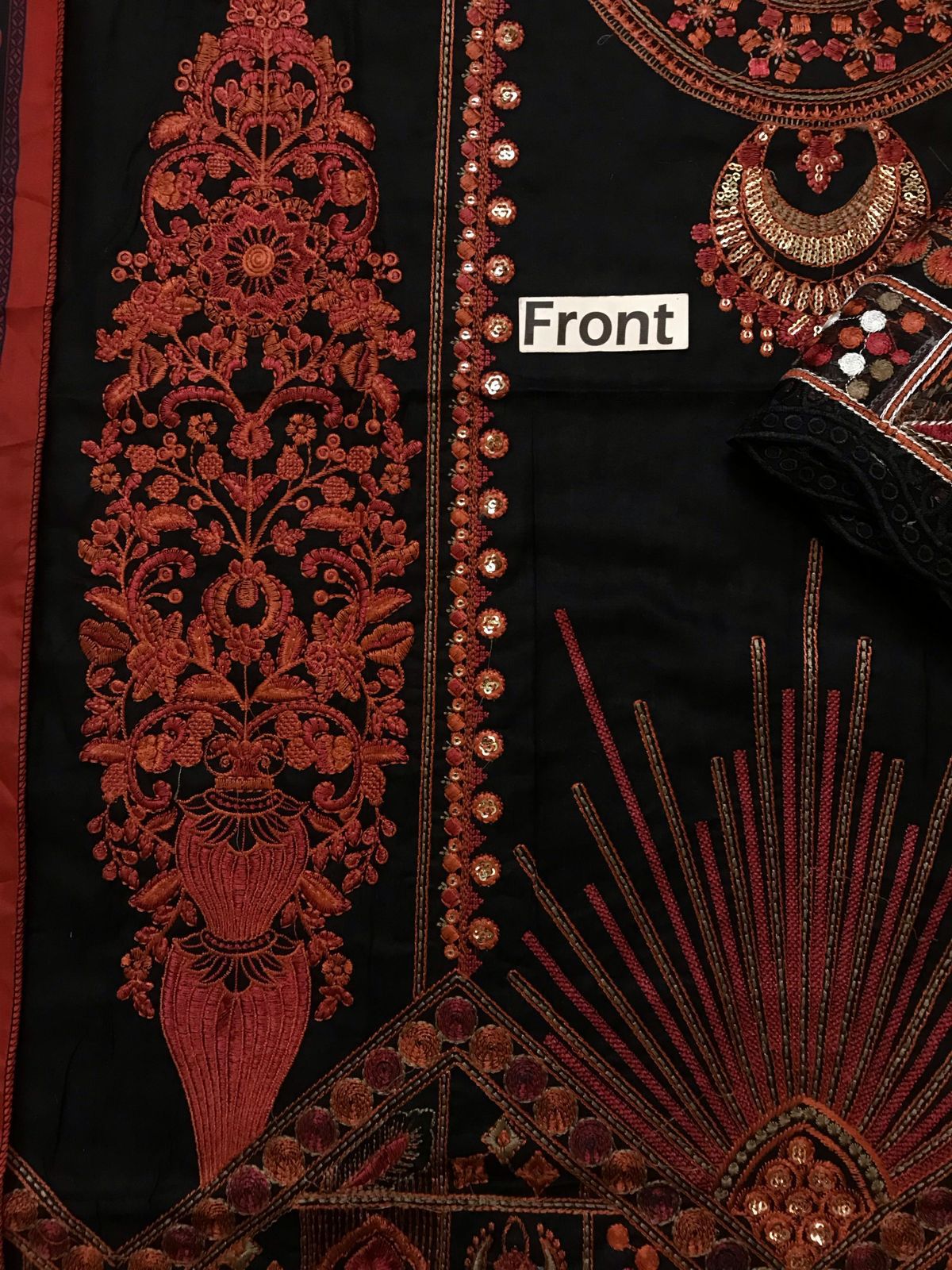 Mariam Hussain Embroidered Lawn 3-Pcs Suit